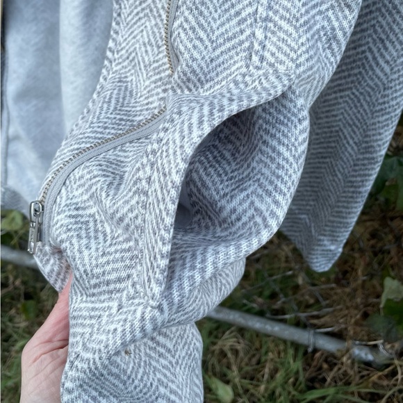 Banana Republic Lightweight Fleece Herringbone Gray & White Long Jacket - NWT - Picture 6 of 14